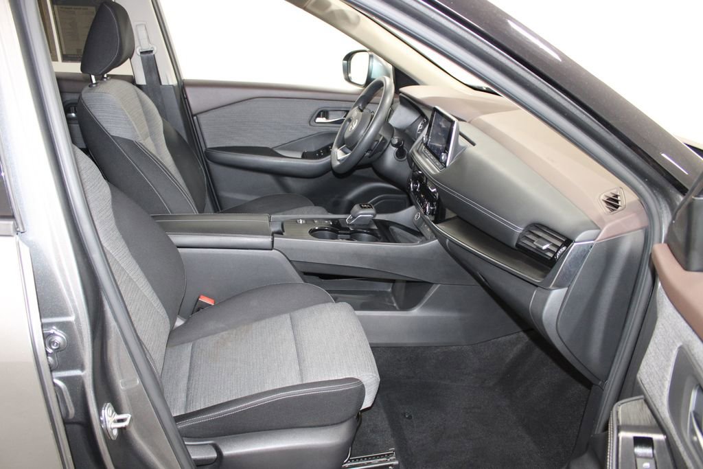 Used 2021 Nissan Rogue SV FWD image 24