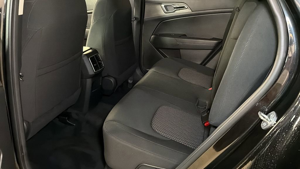 Used 2023 Kia Sportage LX image 13