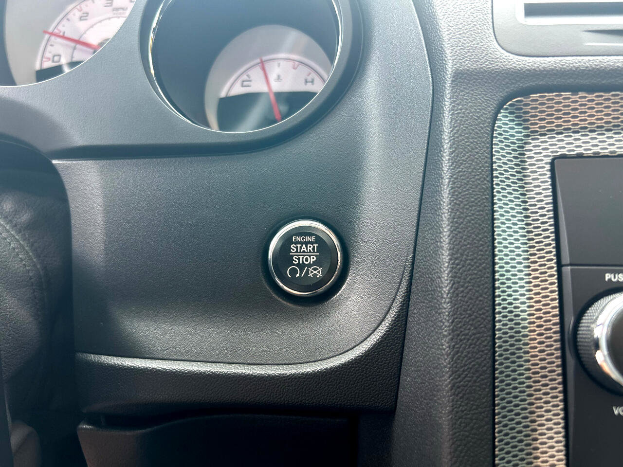 Used 2014 Dodge Challenger R/T image 21