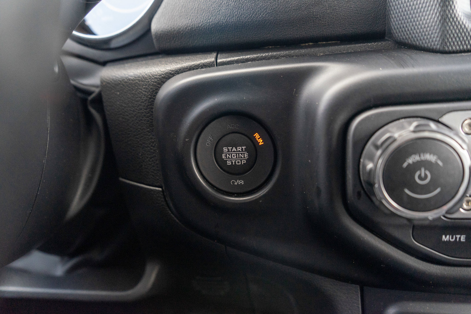 Used 2022 Jeep Wrangler Unlimited Sahara w/ LED Lighting Group AWD/4WD image 22