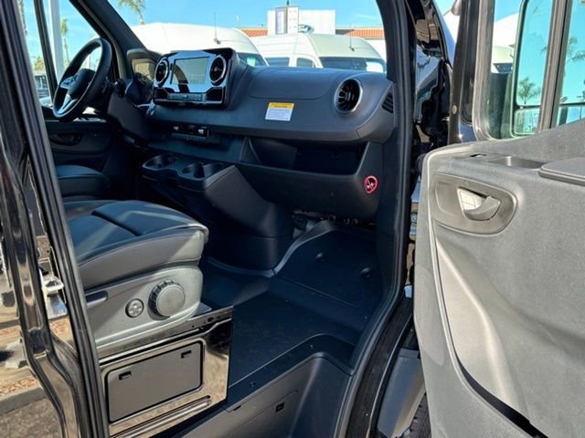 Used 2024 Mercedes-Benz Sprinter 3500 image 21