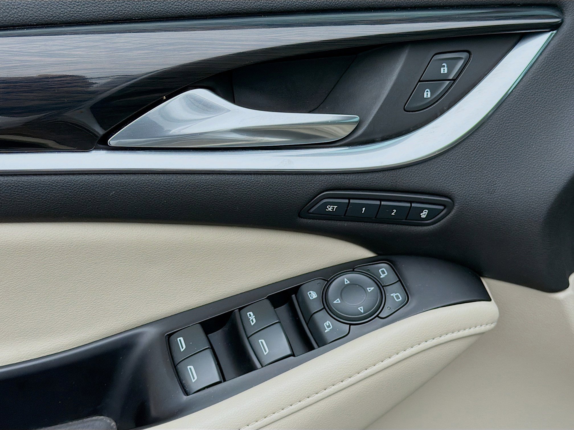 Used 2020 Buick Enclave Premium w/ Surround and Sites Package image 25