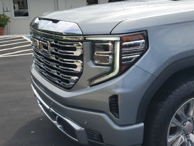 Used 2023 GMC Sierra 1500 Denali w/ Technology Package AWD/4WD image 10