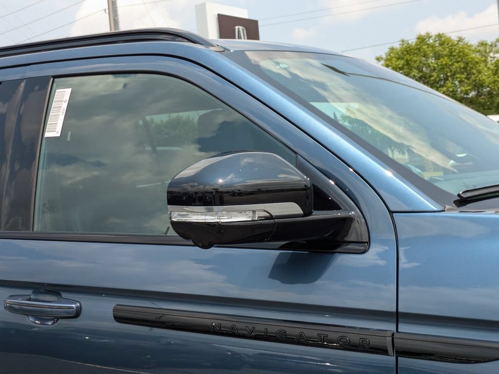 New 2027 Lincoln Navigator Reserve w/ Jet Appearance Package RWD image 11