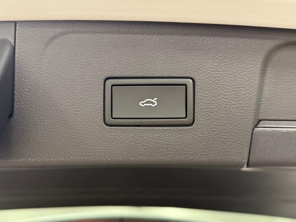 New 2026 Volkswagen Atlas SE image 10