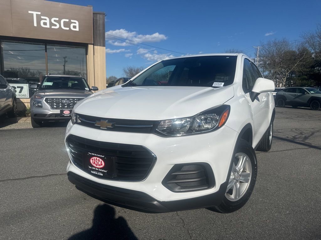 Used 2020 Chevrolet Trax LS w/ Tint and Cruise Package AWD/4WD image 3