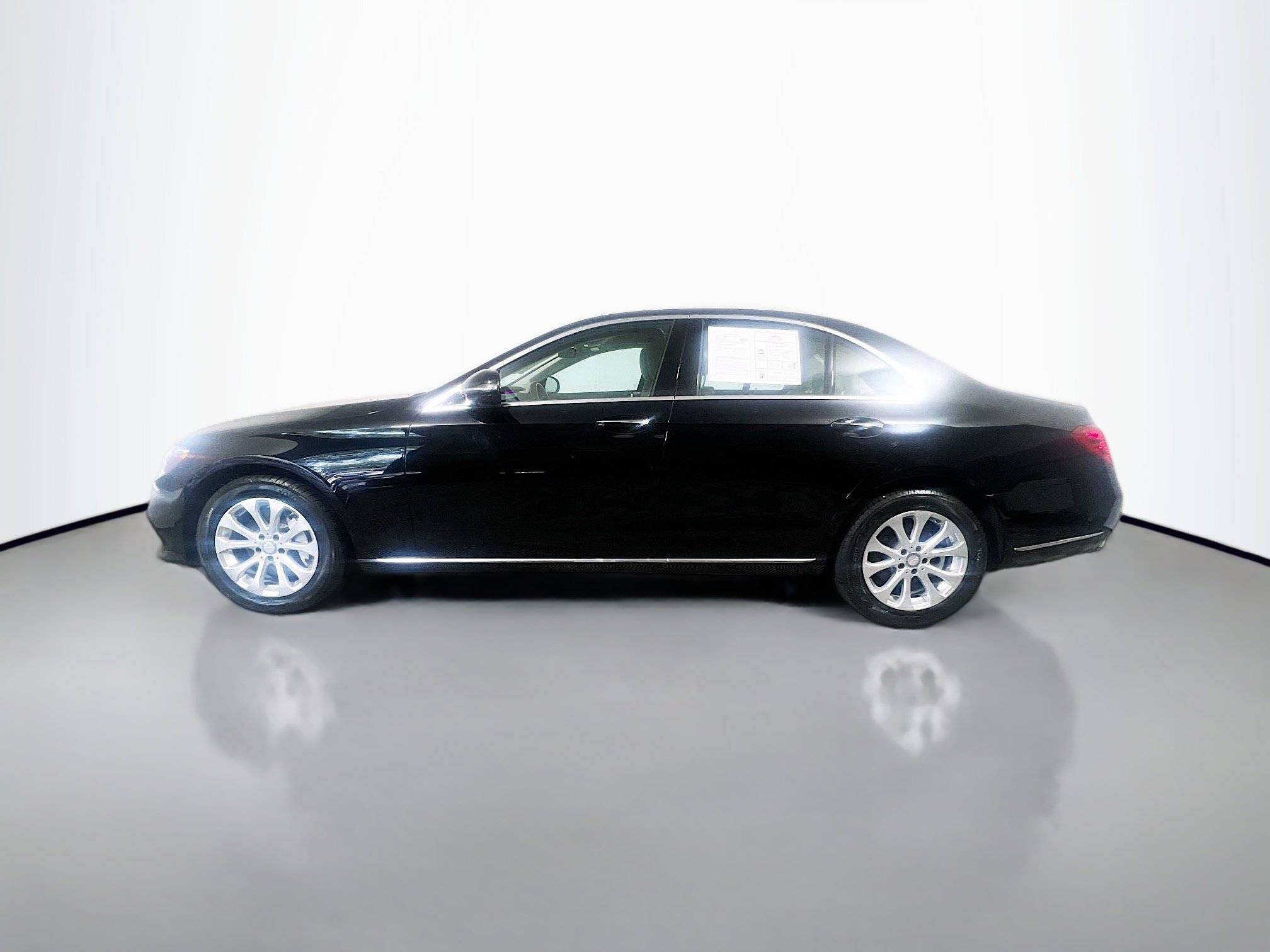 Used 2017 Mercedes-Benz E 300 4MATIC image 9