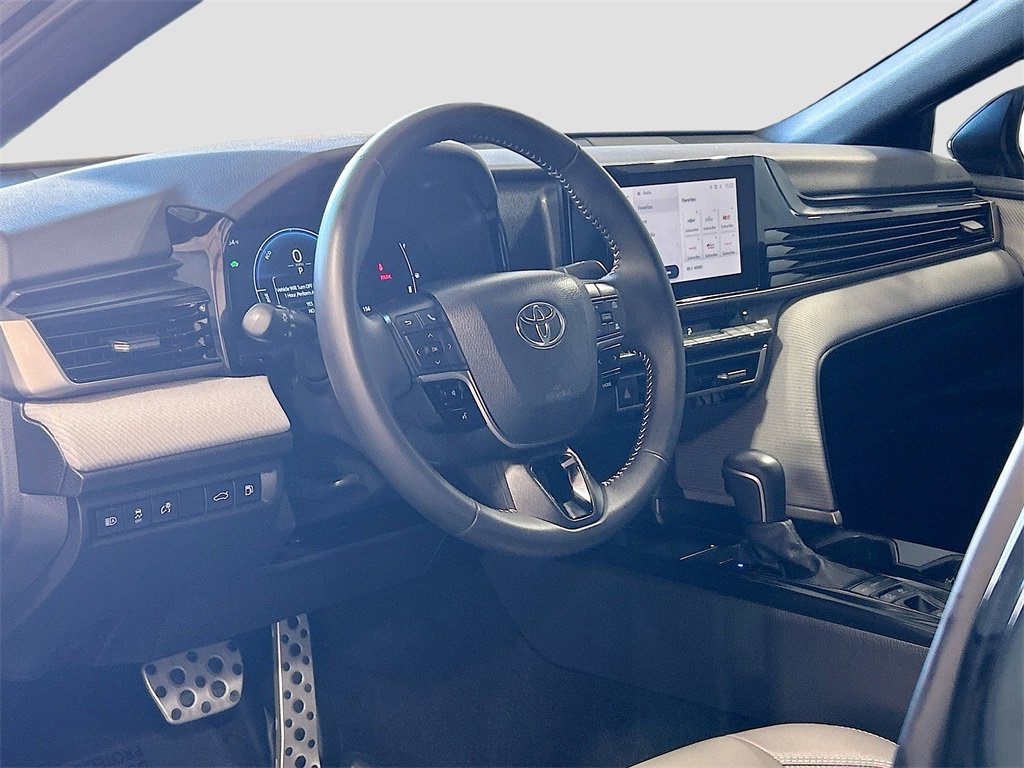 Used 2025 Toyota Camry SE w/ Convenience Package image 7