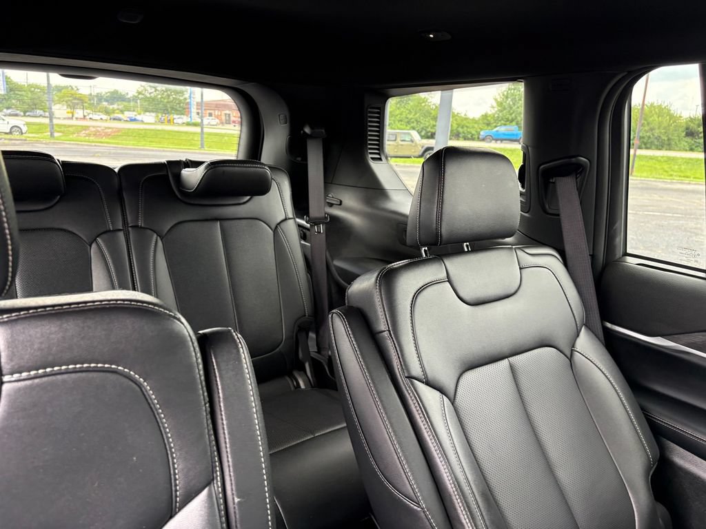 Used 2025 Jeep Grand Cherokee L Limited w/ Luxury Tech Group II AWD/4WD image 13
