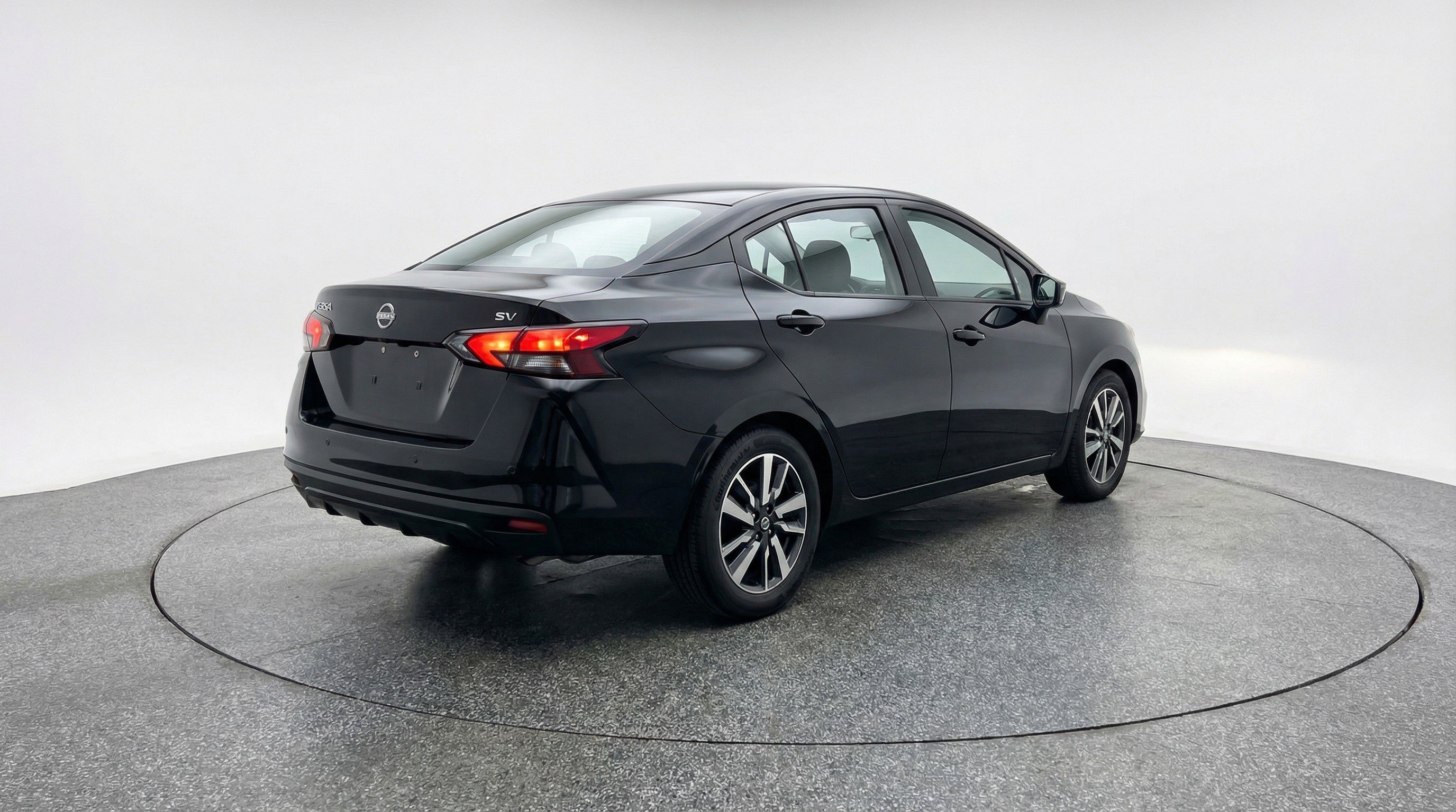 Used 2025 Nissan Versa SV image 9