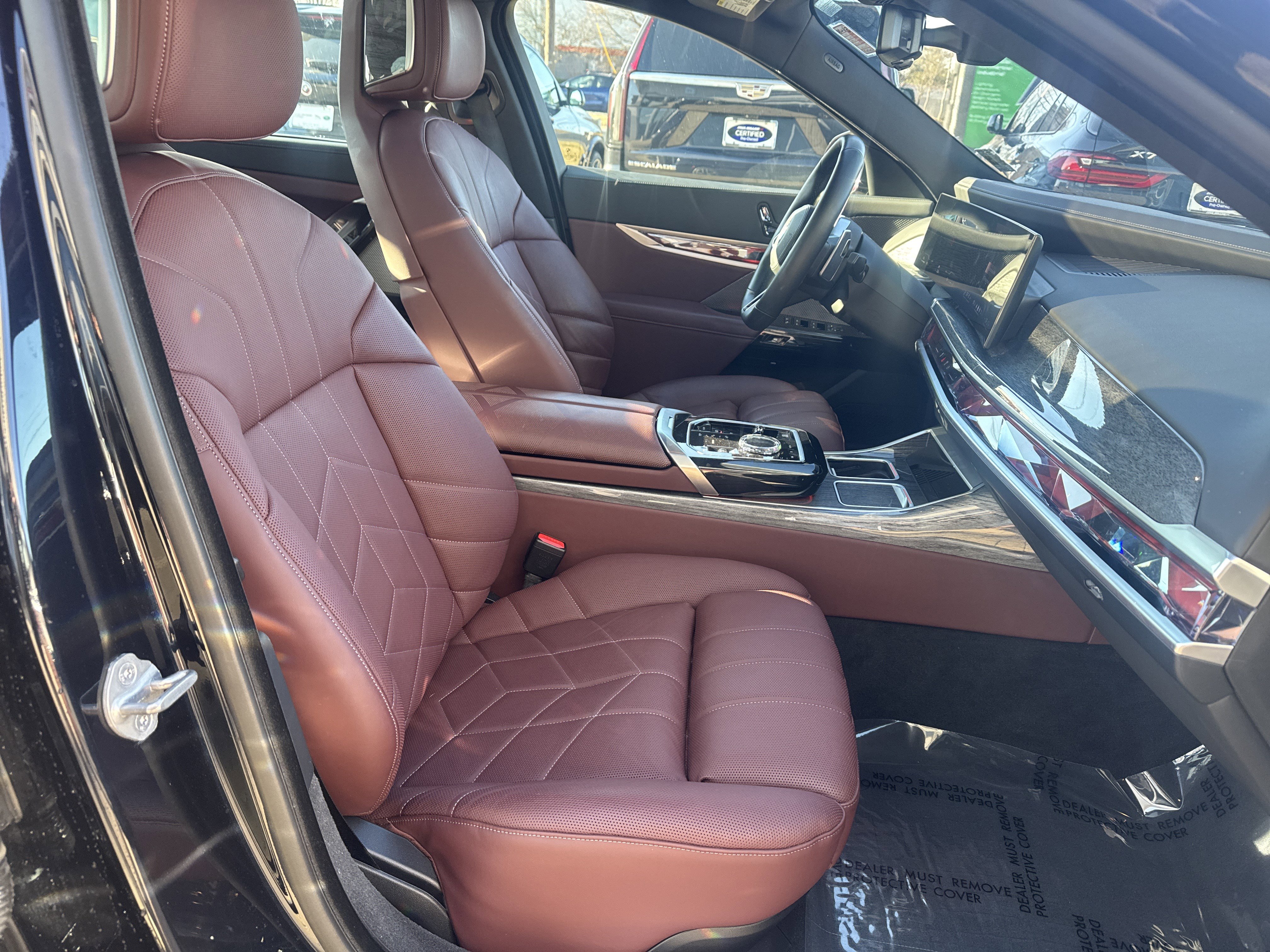 Used 2023 BMW 760i xDrive image 2