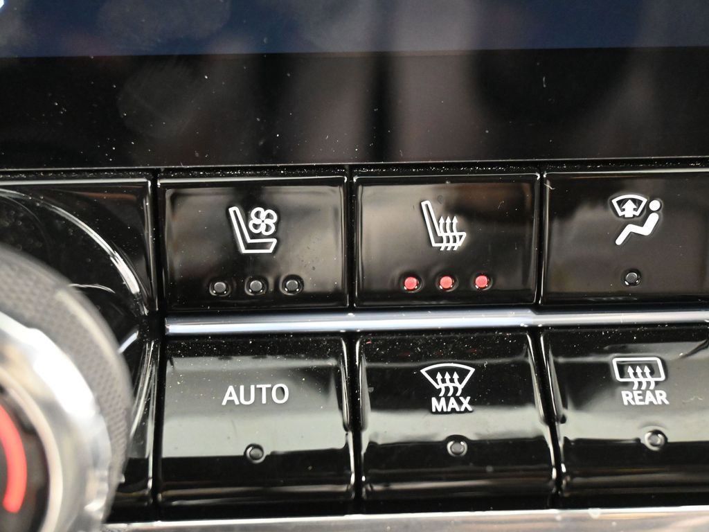 Used 2025 Chevrolet Colorado ZR2 w/ Technology Package AWD/4WD image 28