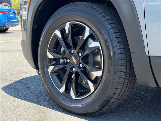 Used 2022 Chevrolet TrailBlazer LT w/ LPO, Blackout Package FWD image 22