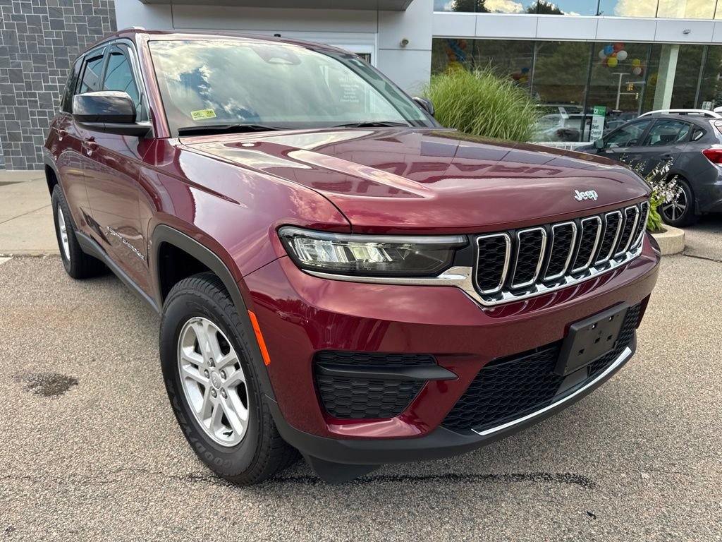 Used 2023 Jeep Grand Cherokee Laredo AWD/4WD image 7