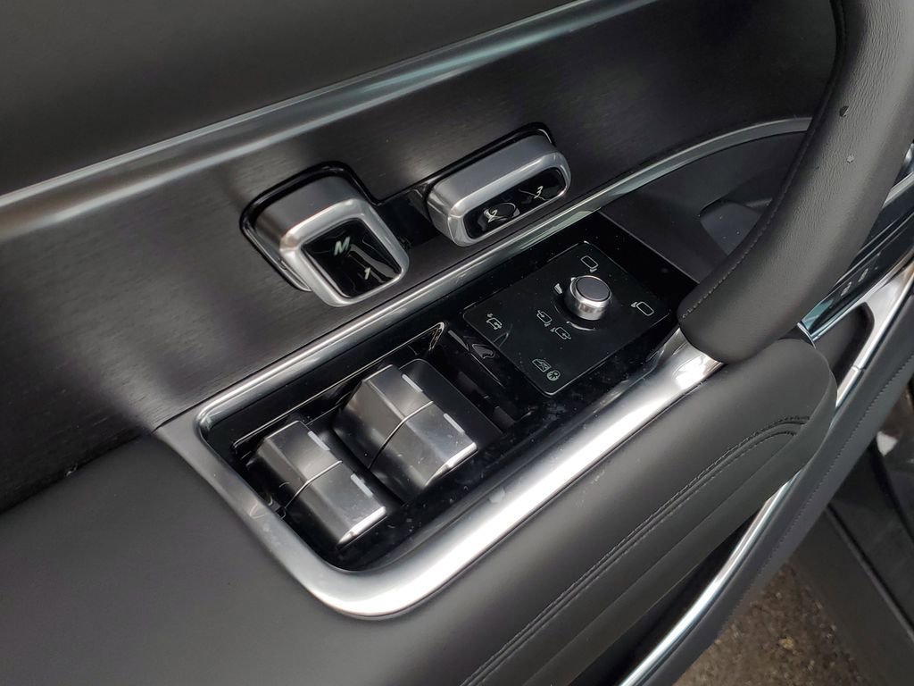 New 2026 Land Rover Range Rover Long Wheelbase SE image 10