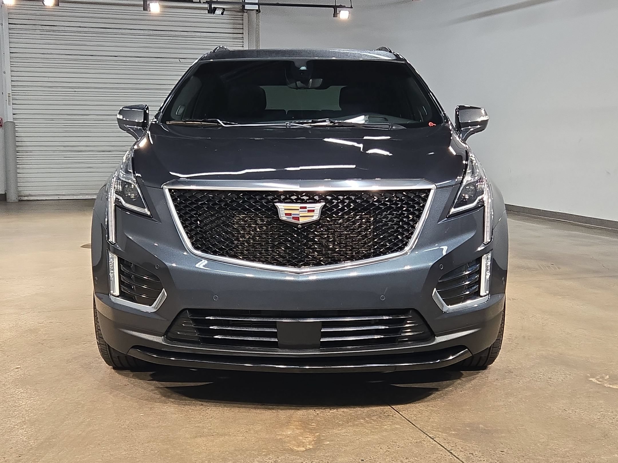 Used 2021 Cadillac XT5 Sportv w/ Platinum Package AWD/4WD image 2