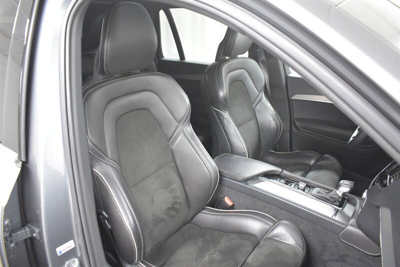 Used 2016 Volvo XC90 T6 R-Design w/ Protection Package Plus AWD/4WD image 22