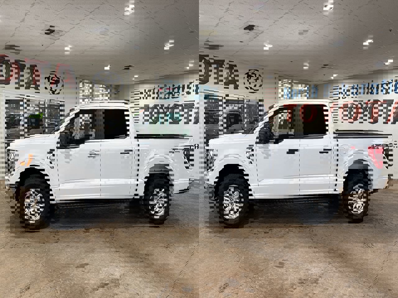 Used 2022 Ford F150 XLT w/ Trailer Tow Package image 7