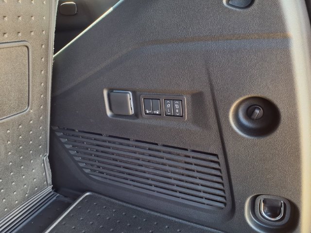 Used 2026 Chevrolet Tahoe LT w/ Comfort Package AWD/4WD image 13