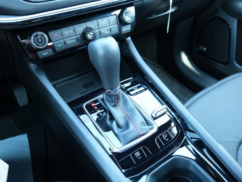 Used 2024 Jeep Compass Trailhawk w/ Trailhawk Elite Group image 24