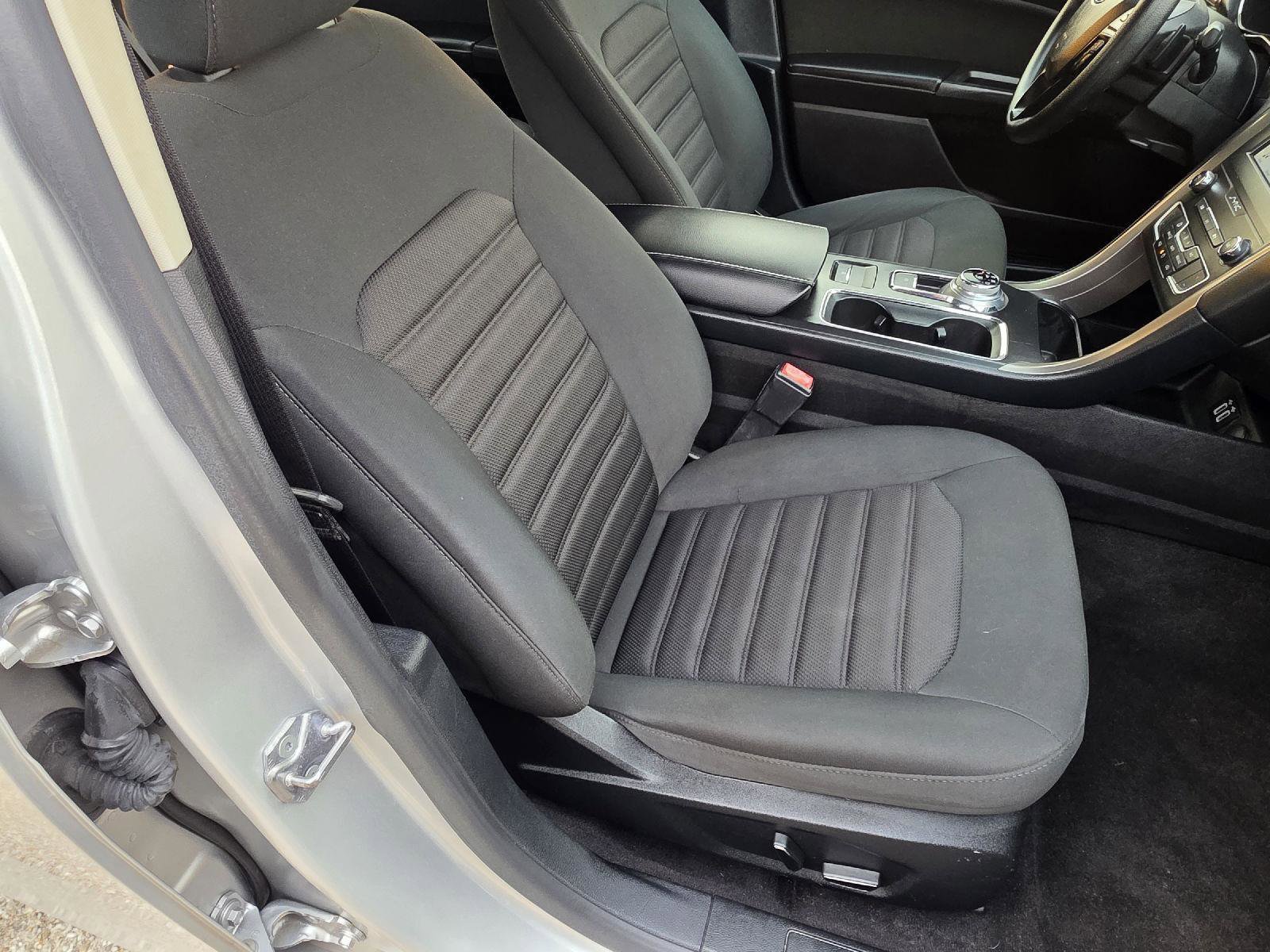 Used 2019 Ford Fusion SE image 20