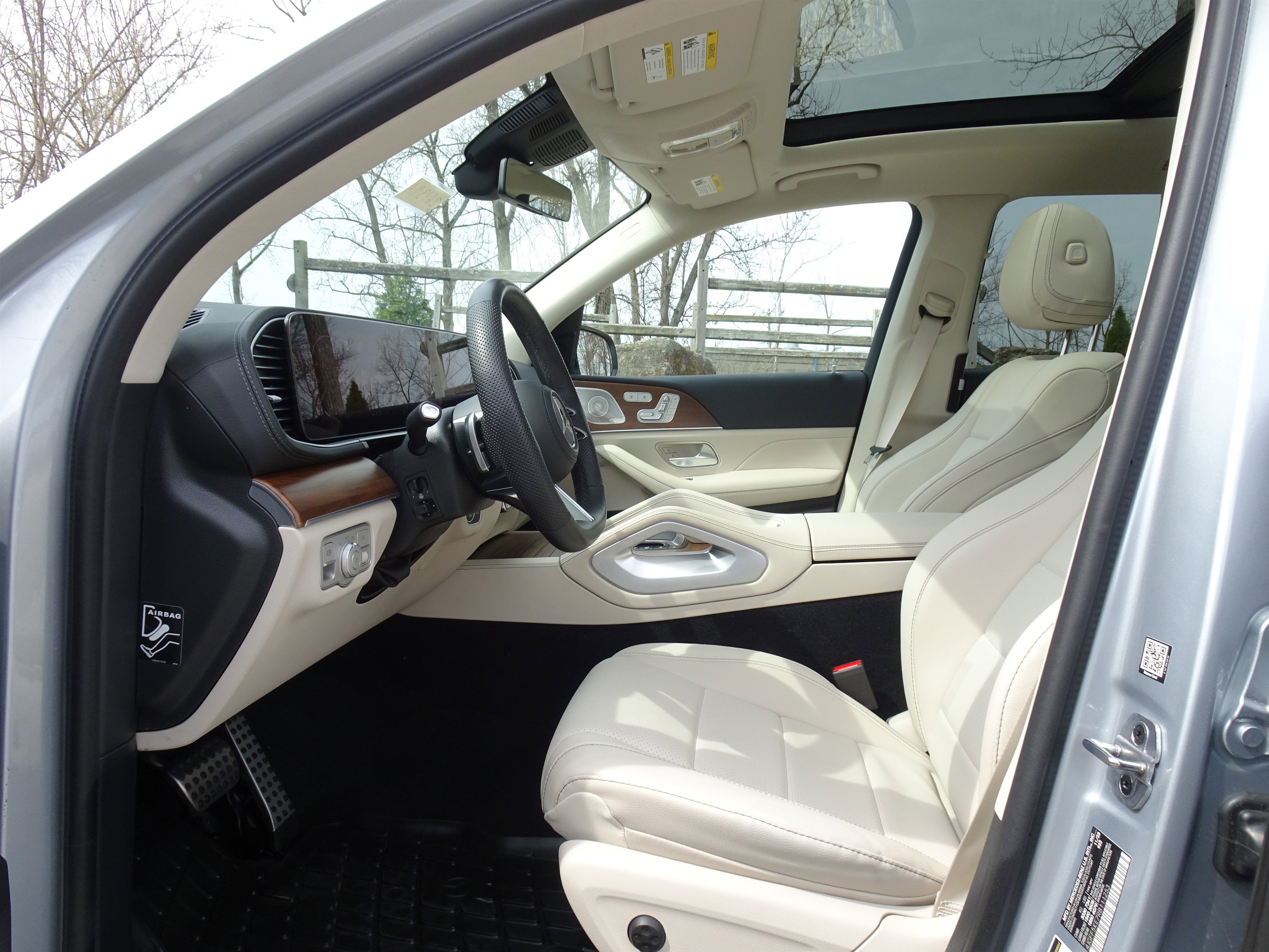 Used 2024 Mercedes-Benz GLS 450 4MATIC image 2