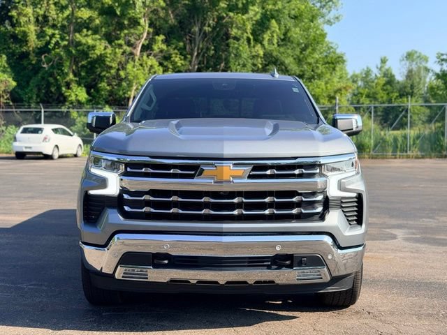 Used 2025 Chevrolet Silverado 1500 LTZ w/ LTZ Premium Package AWD/4WD image 3