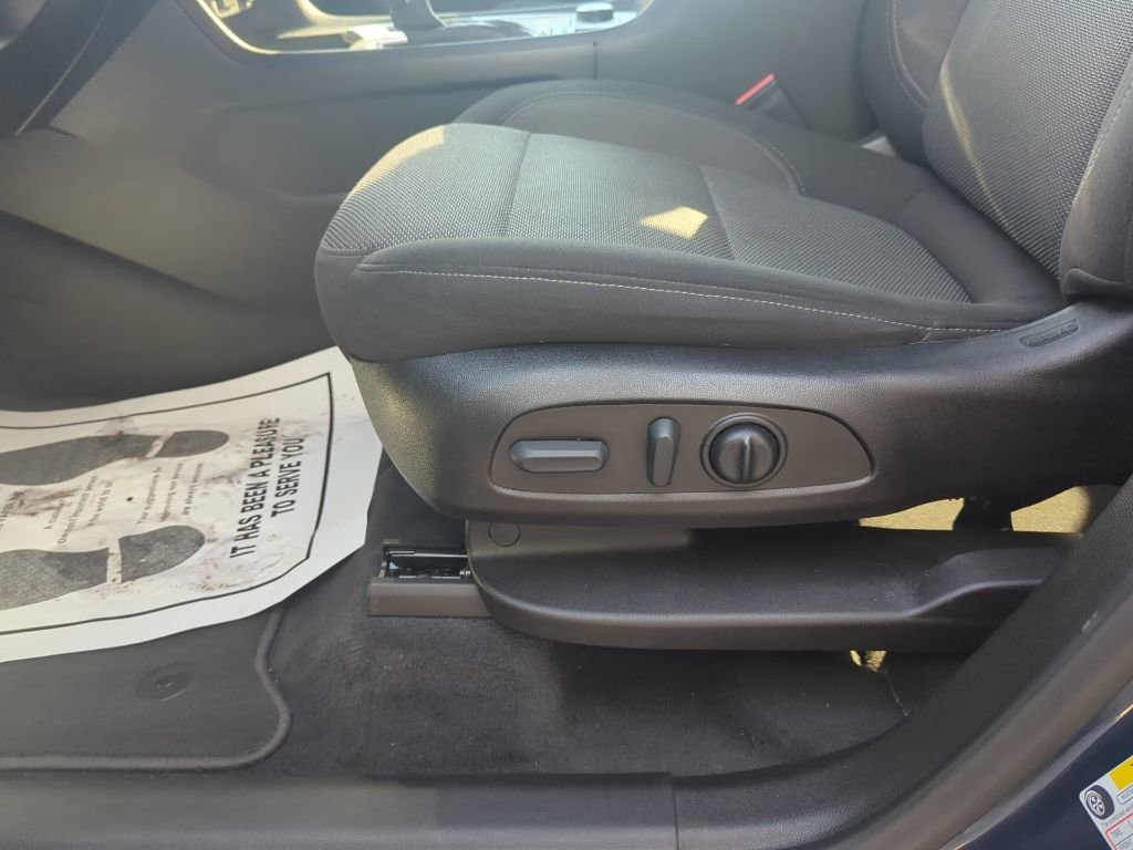 Used 2022 Chevrolet Traverse LT FWD image 25