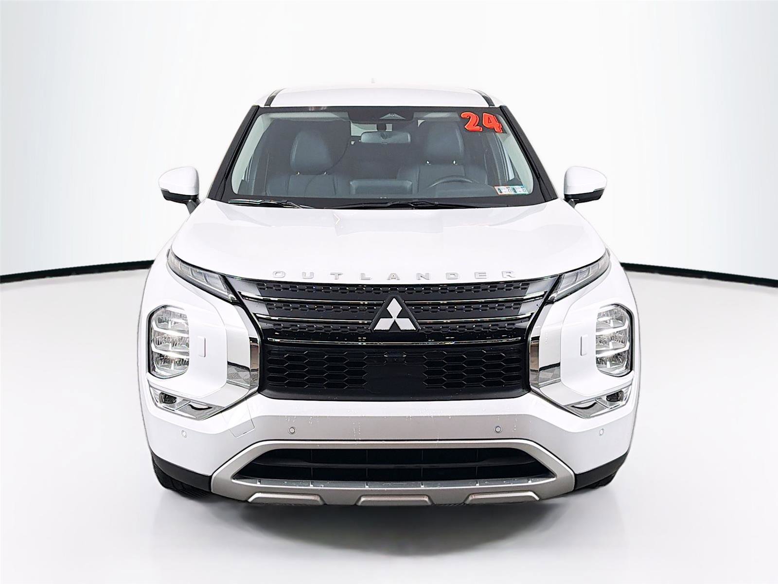 Used 2024 Mitsubishi Outlander 4WD Plug-In Hybrid image 2