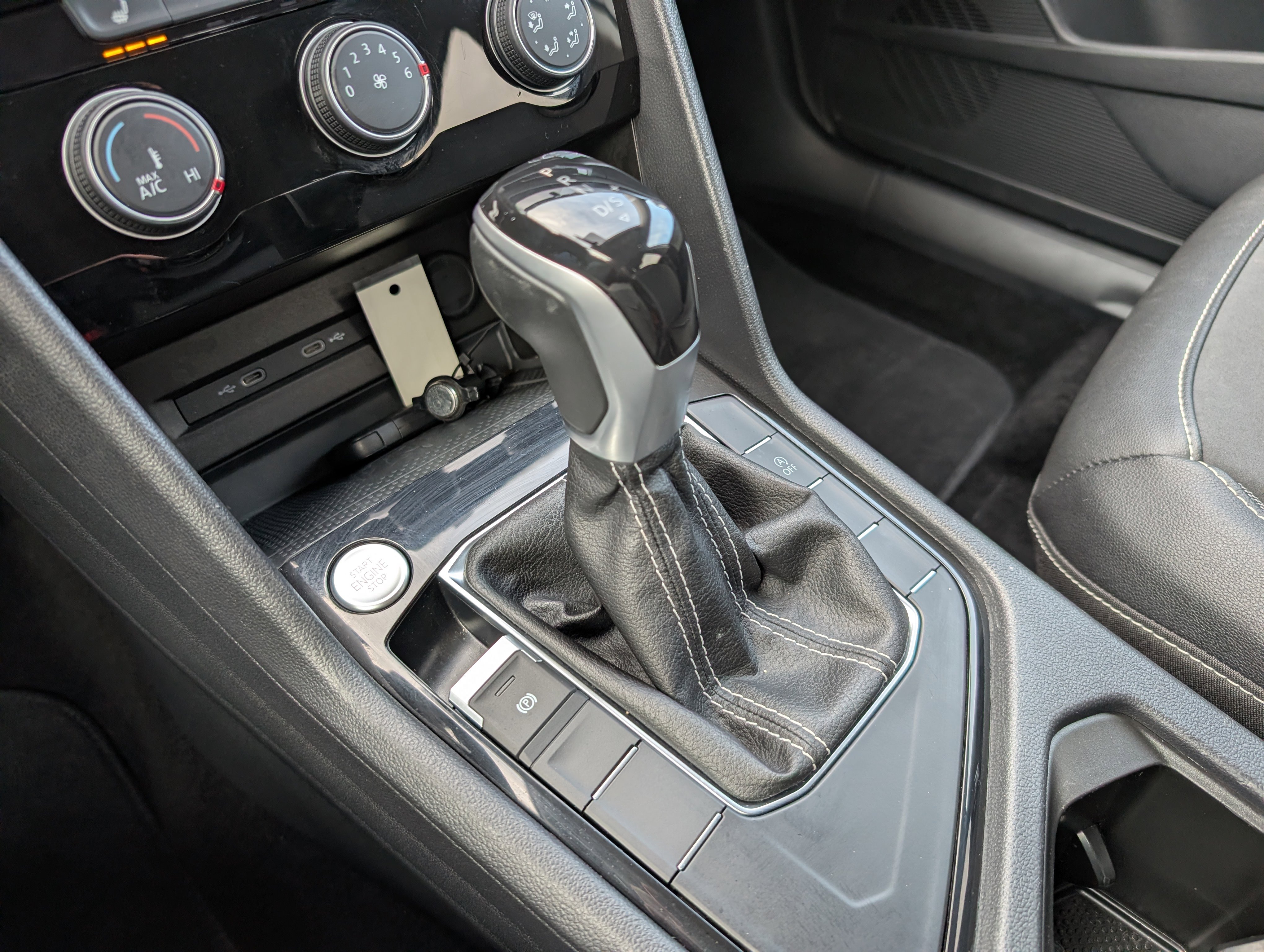 Used 2023 Volkswagen Taos SE w/ Black Wheel Package image 29