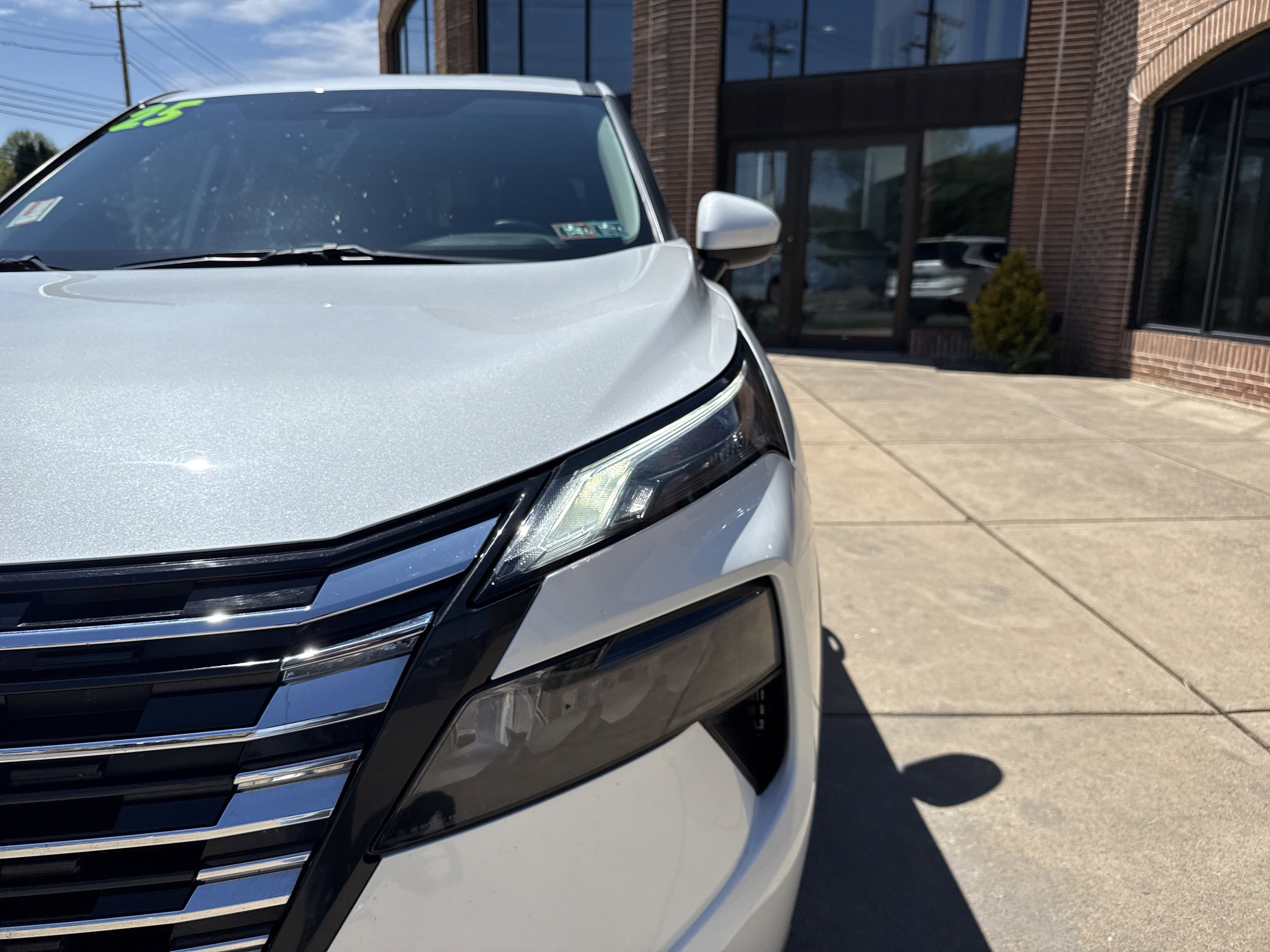 Used 2025 Nissan Rogue SV AWD/4WD image 10