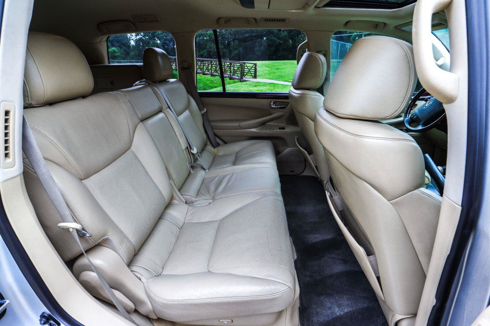 Used 2011 Lexus LX 570 4WD w/ Luxury Pkg image 45