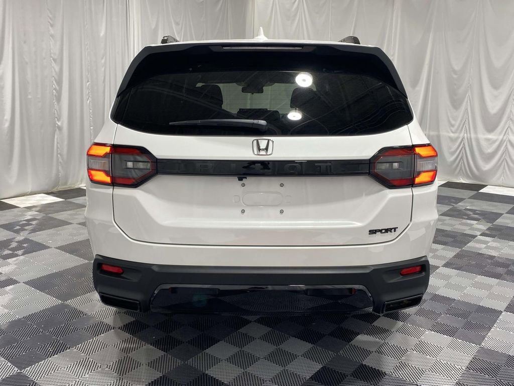 New 2026 Honda Pilot Sport image 3