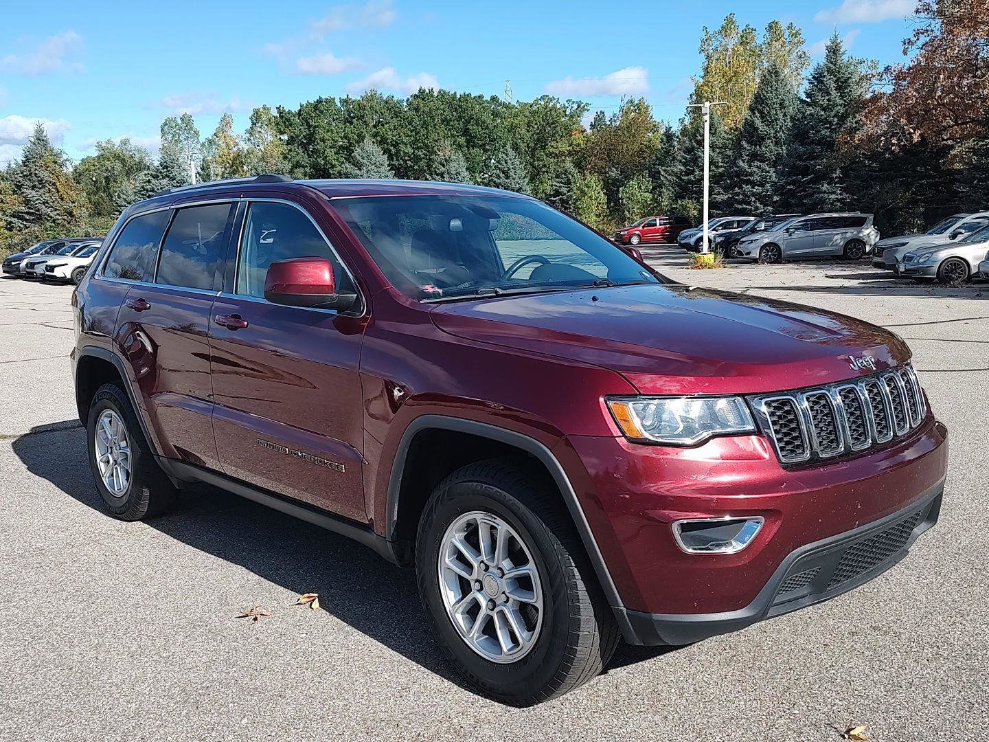 Used 2018 Jeep Grand Cherokee Laredo image 4