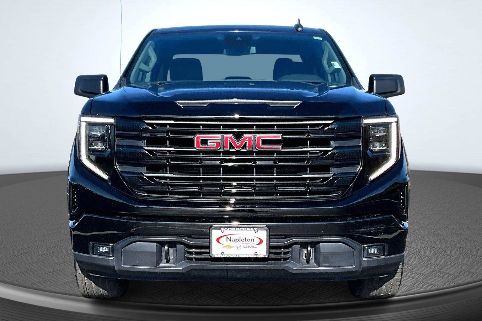 Used 2024 GMC Sierra 1500 Elevation AWD/4WD image 3