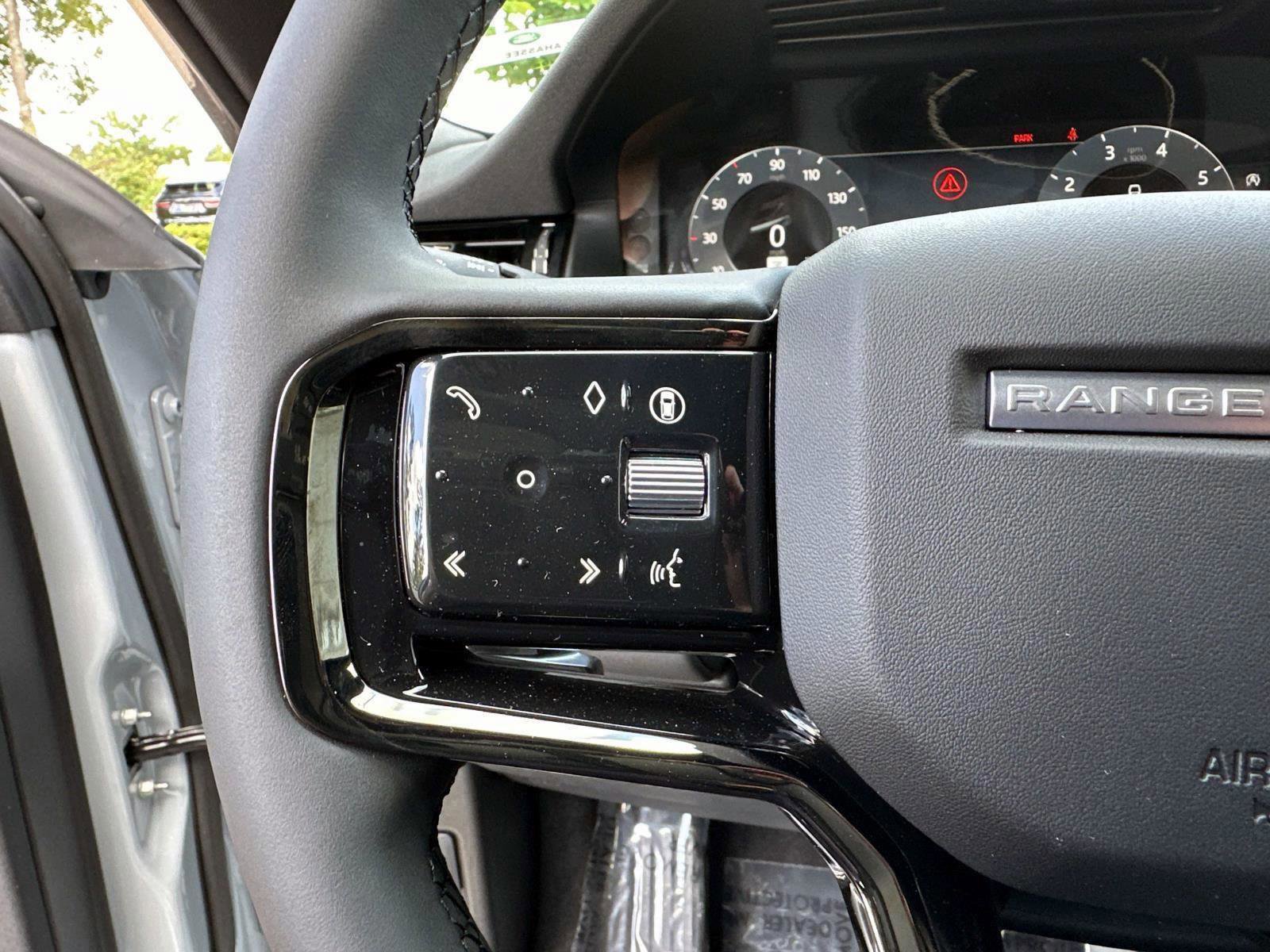 Used 2024 Land Rover Range Rover Evoque Dynamic SE image 24