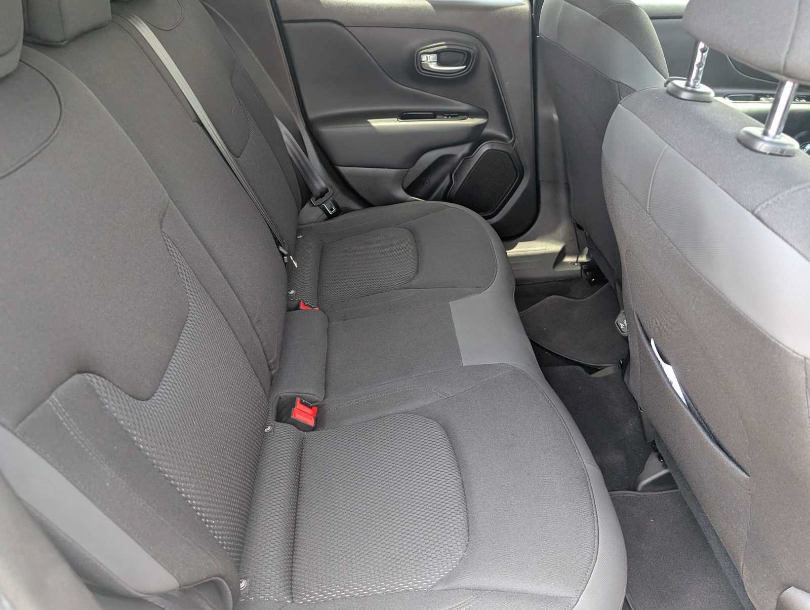 Certified 2020 Jeep Renegade Altitude FWD image 29