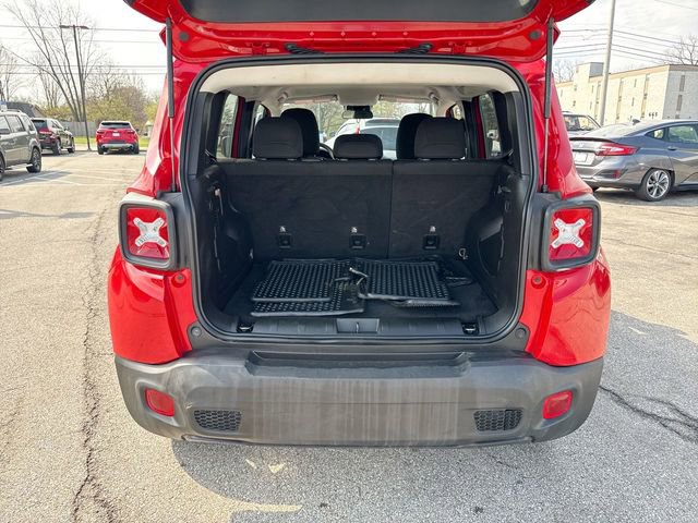 Used 2022 Jeep Renegade Latitude AWD/4WD image 24