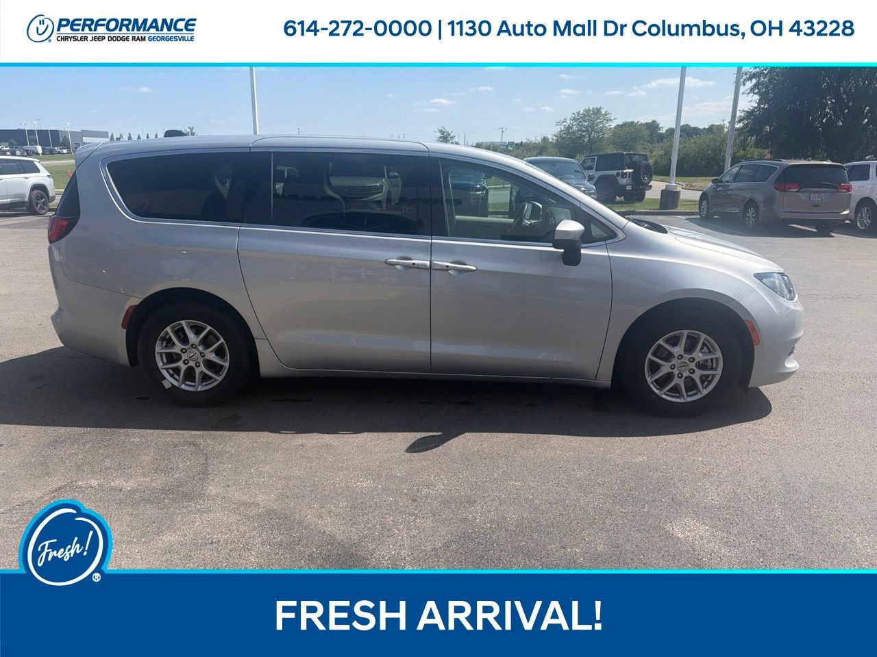 Used 2023 Chrysler Voyager LX FWD image 3