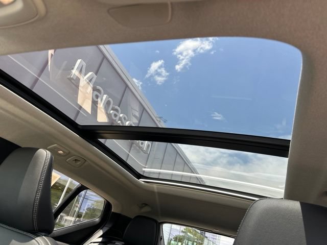 Certified 2025 Volvo XC40 B5 Core AWD/4WD image 28