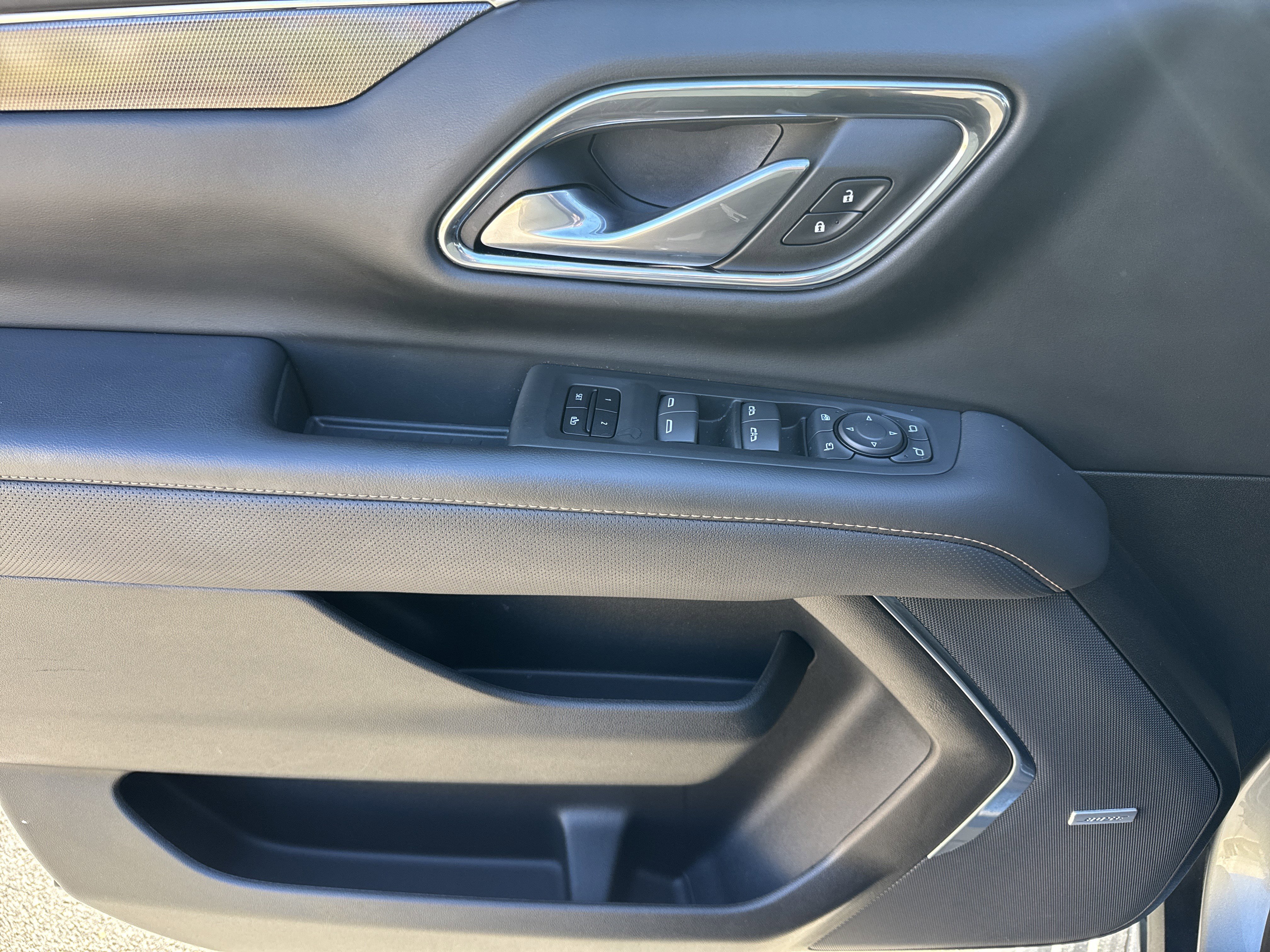 Used 2023 GMC Yukon AT4 w/ AT4 Premium Package image 14