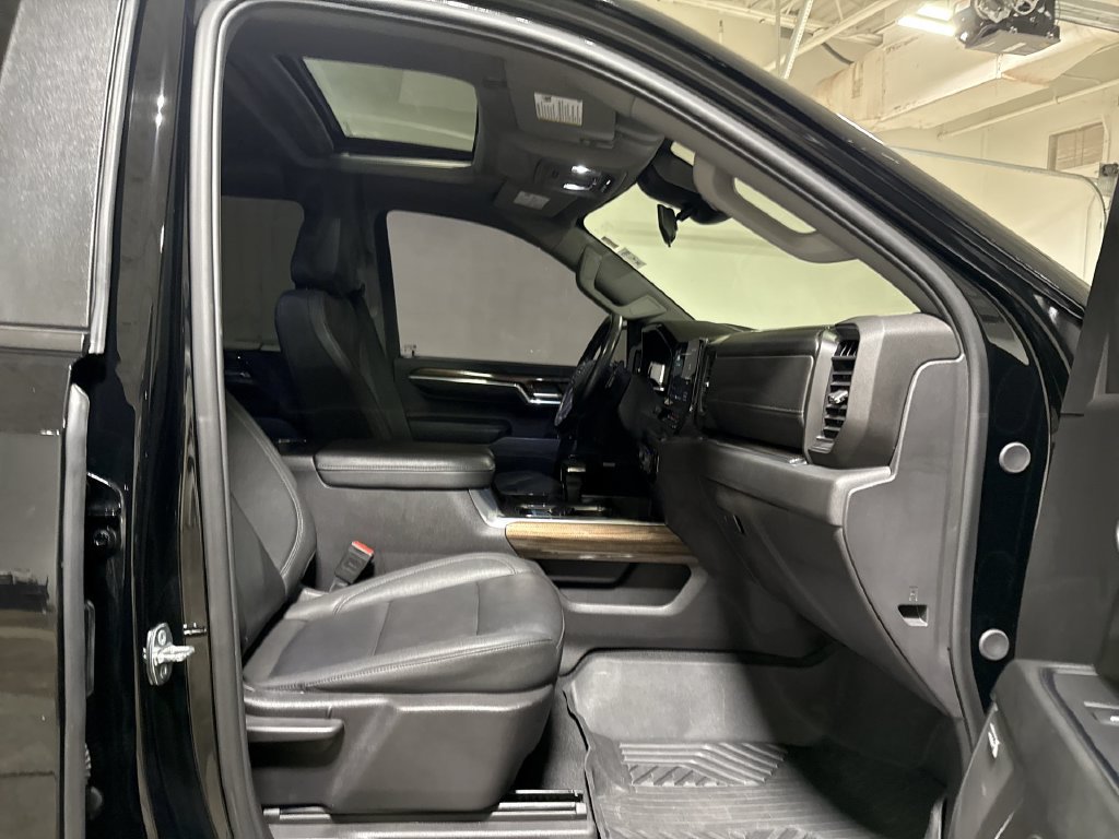 Used 2024 Chevrolet Silverado 1500 LT Trail Boss w/ Convenience Package II AWD/4WD image 23