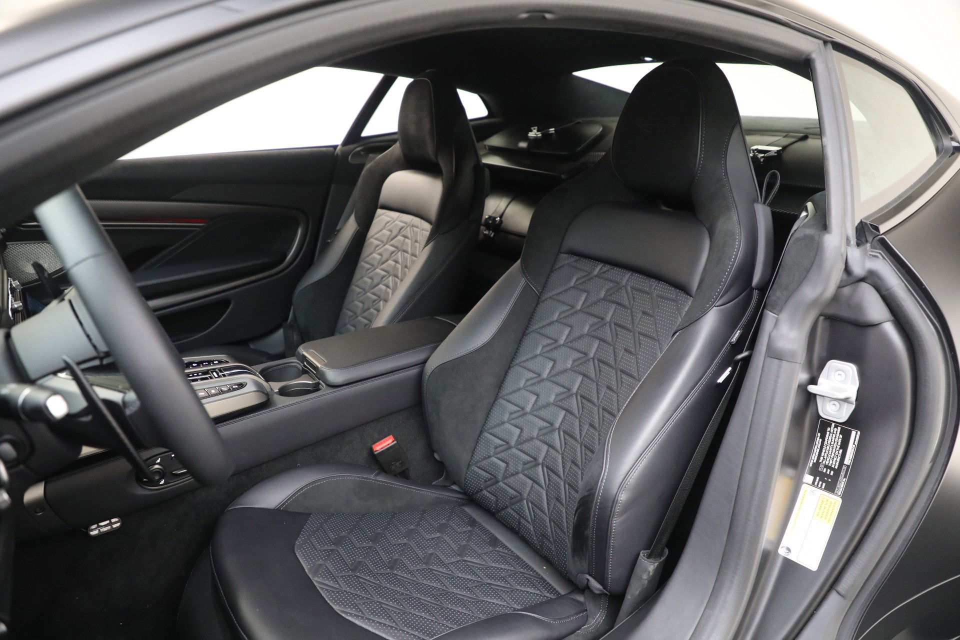 Used 2025 Aston Martin Vanquish image 23