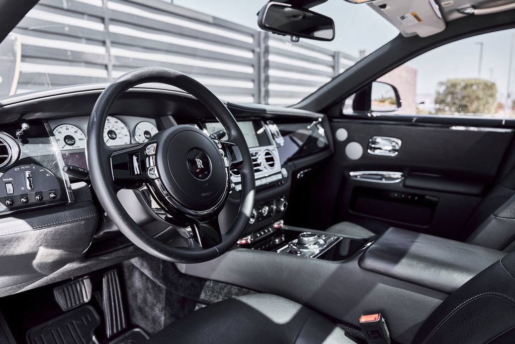 Used 2014 Rolls-Royce Ghost RWD image 2