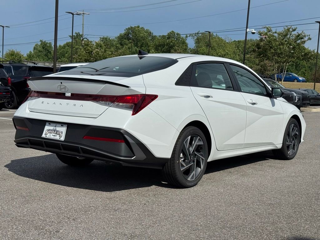 Used 2025 Hyundai Elantra Sport image 11