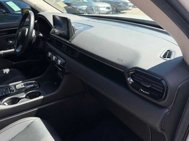 Used 2024 Honda Pilot Touring image 16
