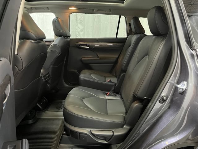 Certified 2025 Toyota Highlander Platinum AWD/4WD image 11