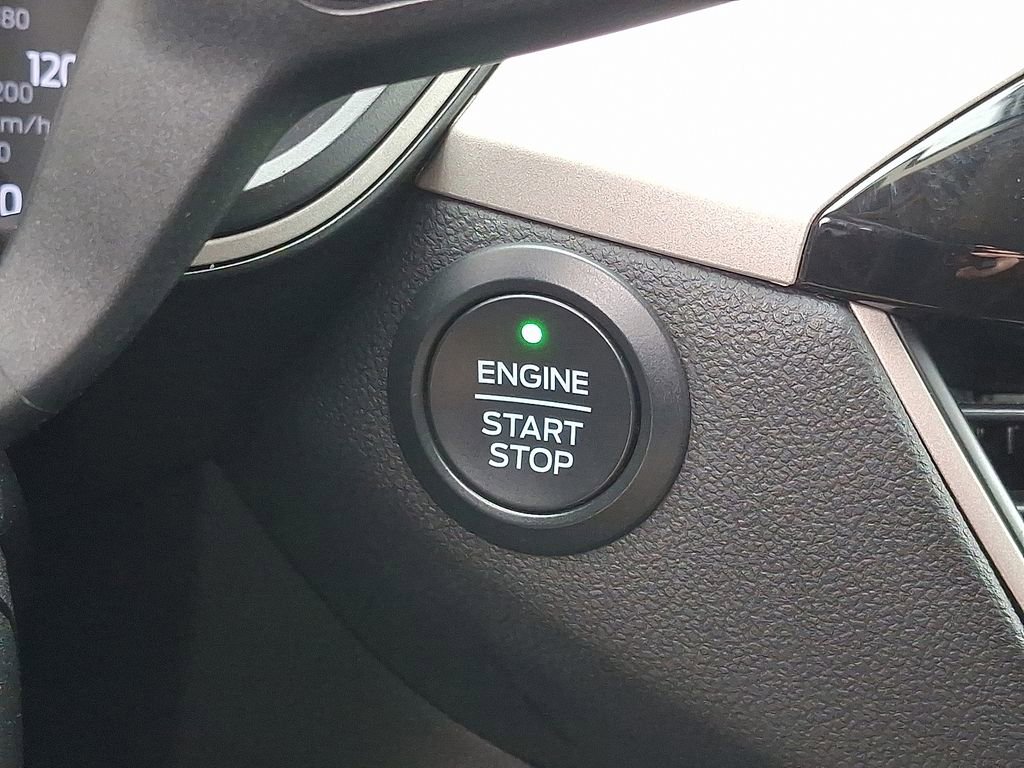 Used 2020 Ford Escape SEL image 23