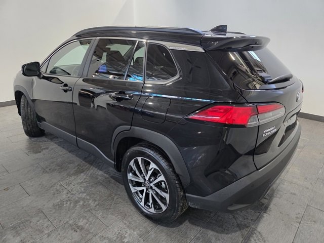 Used 2025 Toyota Corolla Cross XLE image 3