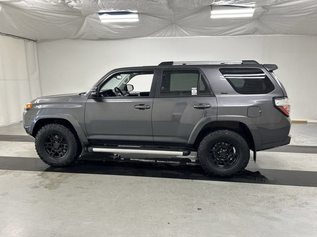 Used 2022 Toyota 4Runner SR5 Premium w/ Moonroof Package AWD/4WD image 6